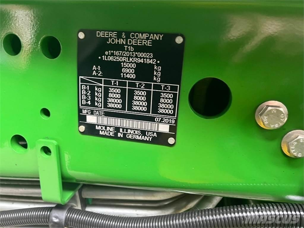 John Deere 6250R Traktoriai