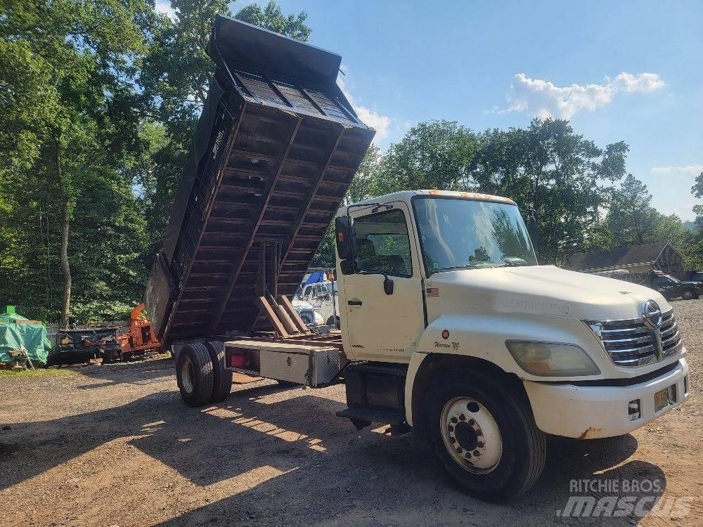 Hino 268 Savivarčių priekabų vilkikai