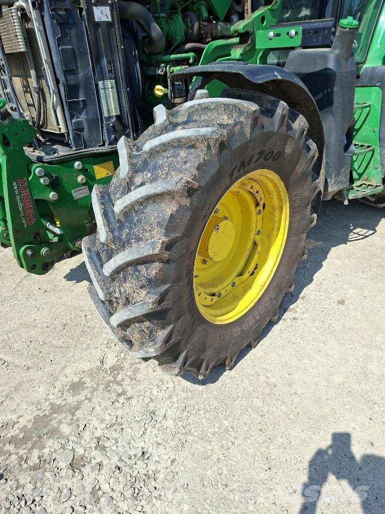 John Deere 6110M Traktoriai