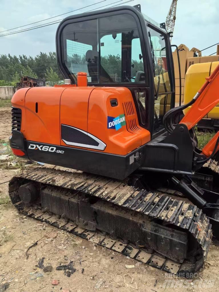 Doosan DX 60 Vikšriniai ekskavatoriai