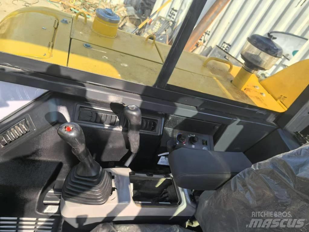 Komatsu PC 58 Vikšriniai ekskavatoriai