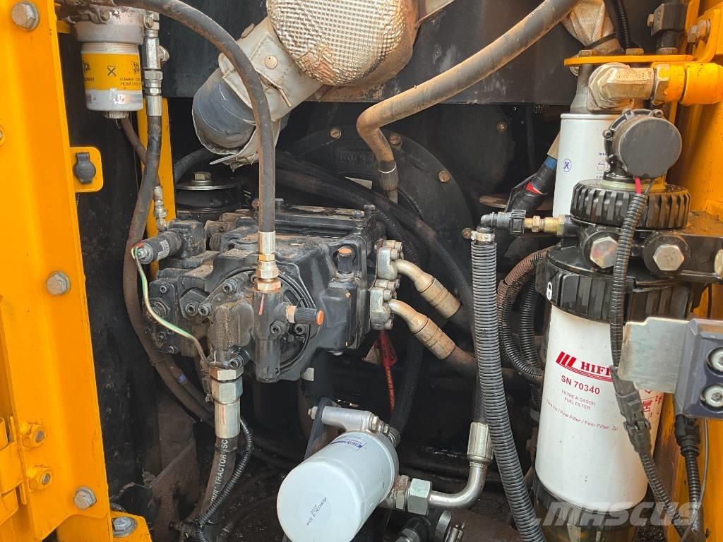 JCB JS 130 LC Vikšriniai ekskavatoriai