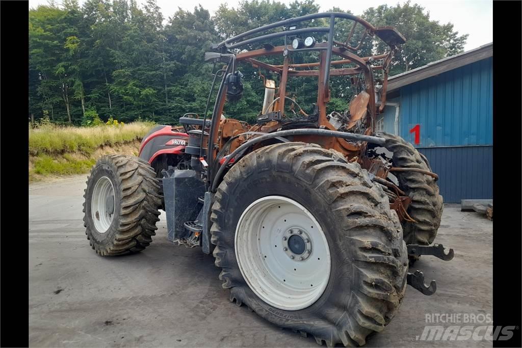 Valtra T254 Traktoriai