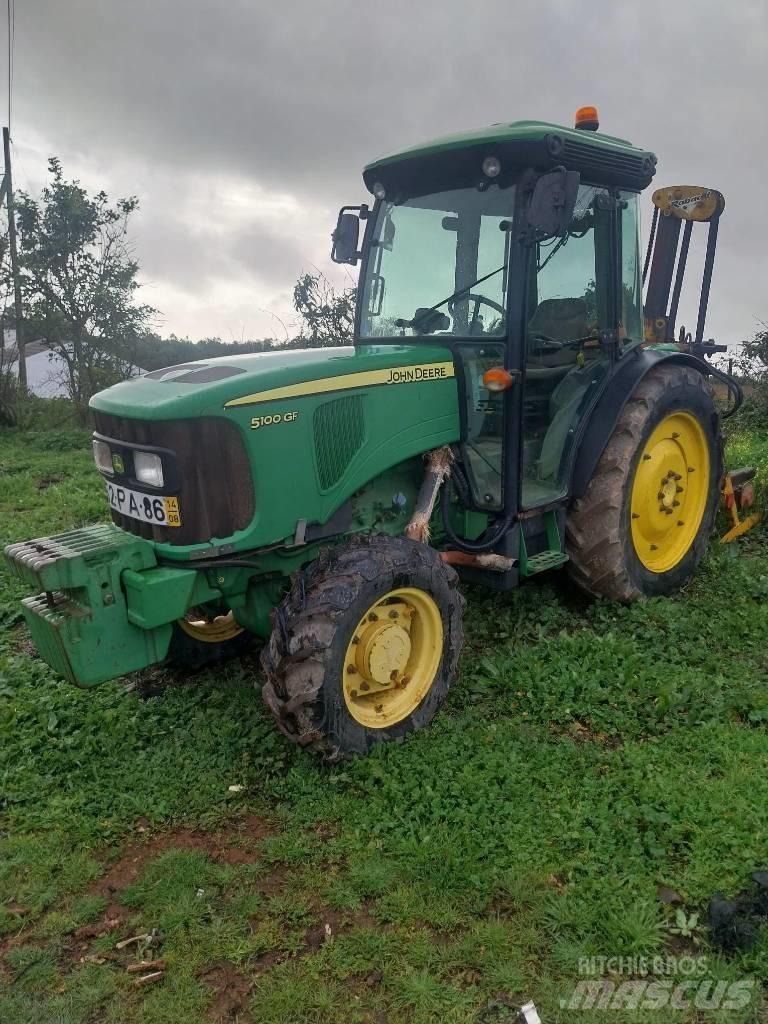John Deere 5075 E Traktoriai