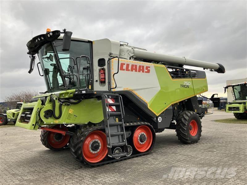 CLAAS TRION 750 TT Derliaus nuėmimo kombainai