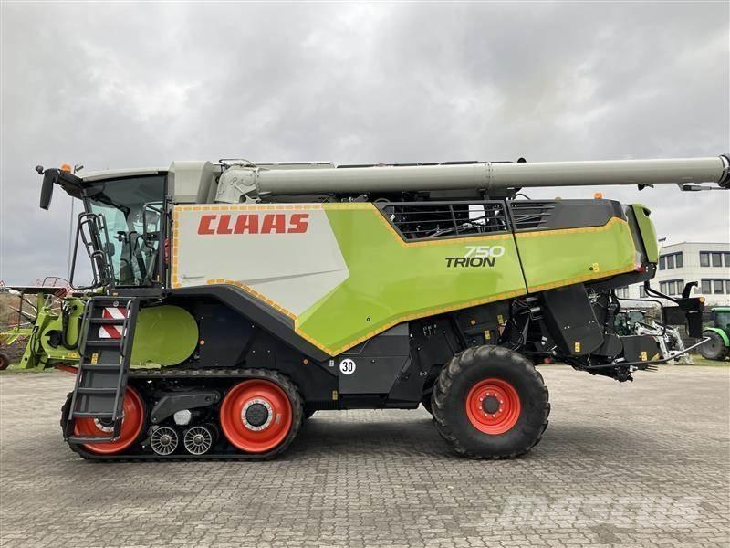 CLAAS TRION 750 TT Derliaus nuėmimo kombainai