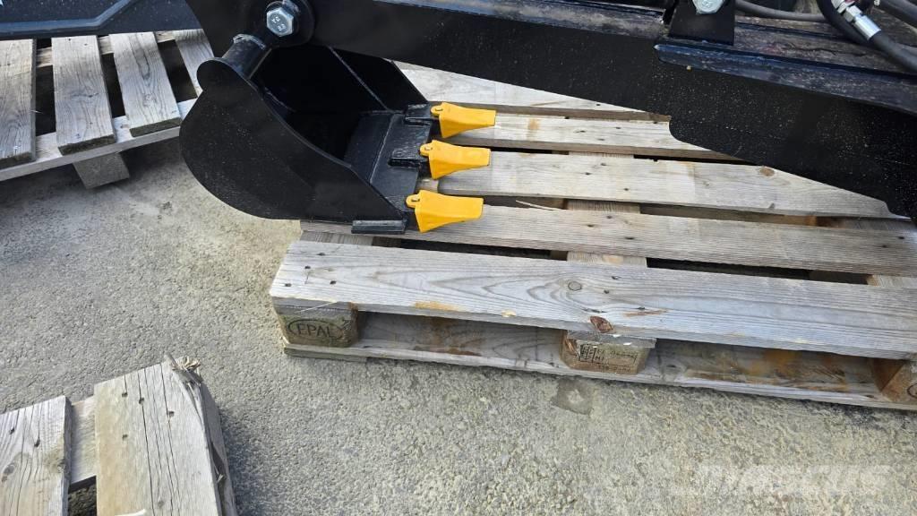  Grävarm Avant bobcat Krautuvai su šoniniu pasukimu