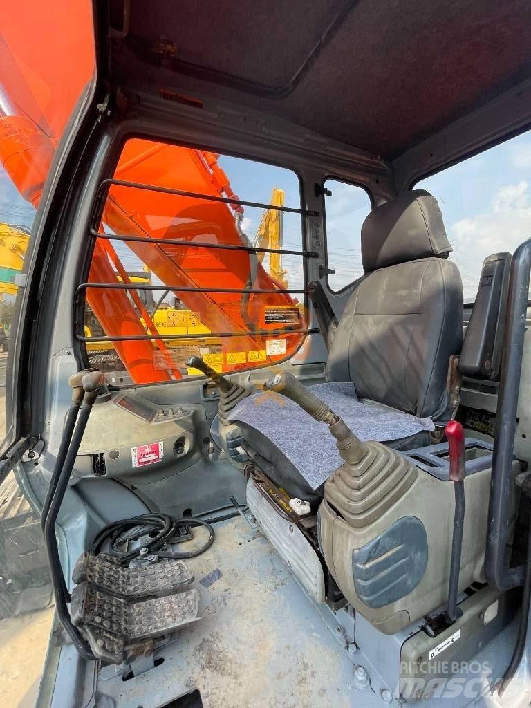 Hitachi EX 200 Vikšriniai ekskavatoriai