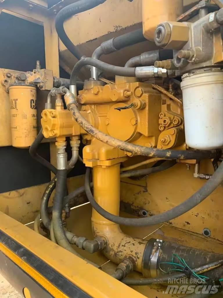 CAT 330 D Vikšriniai ekskavatoriai