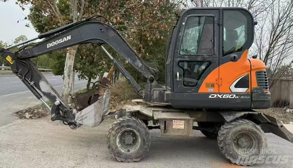 Doosan DX 60 Ratiniai ekskavatoriai