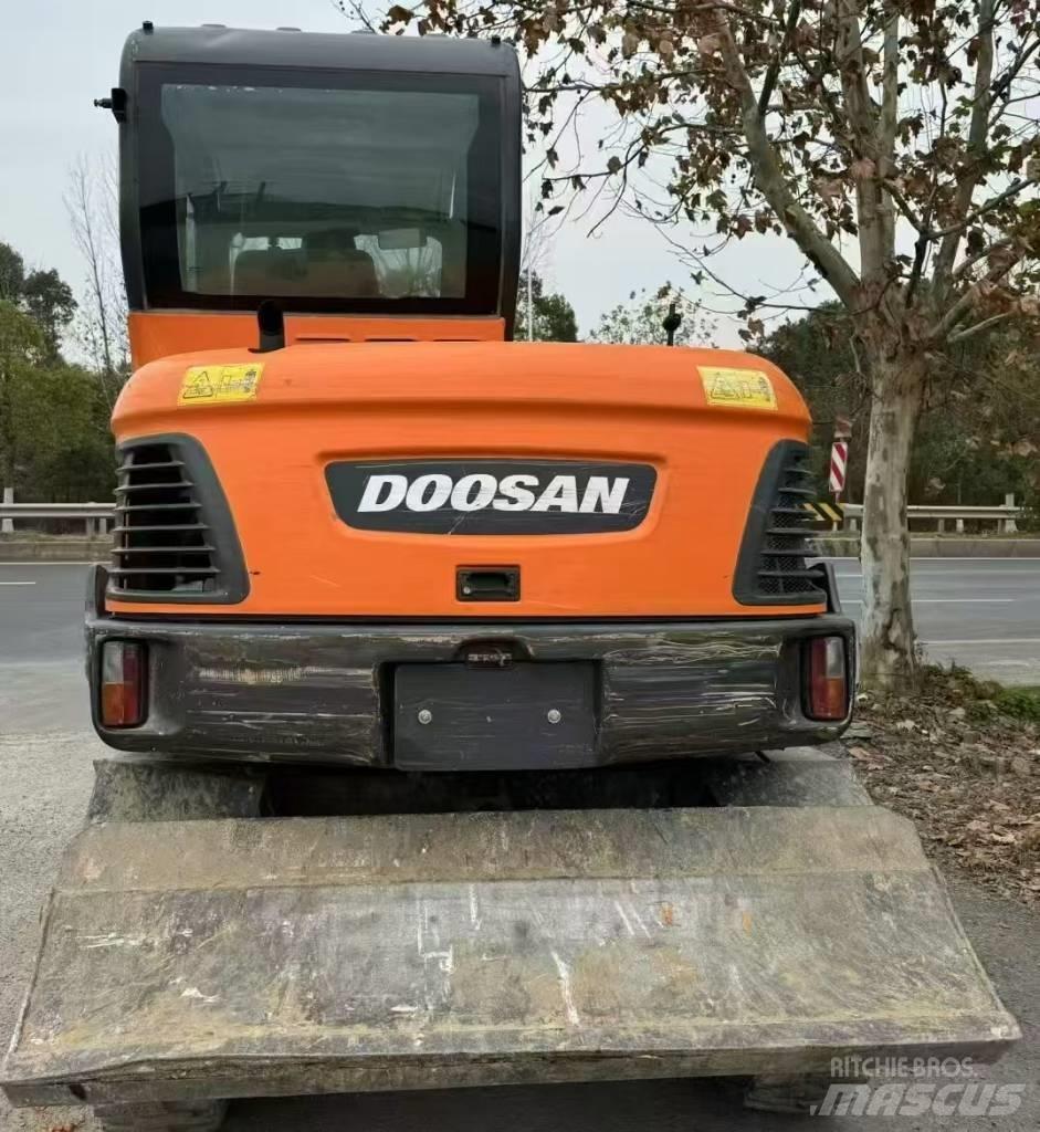 Doosan DX 60 Ratiniai ekskavatoriai
