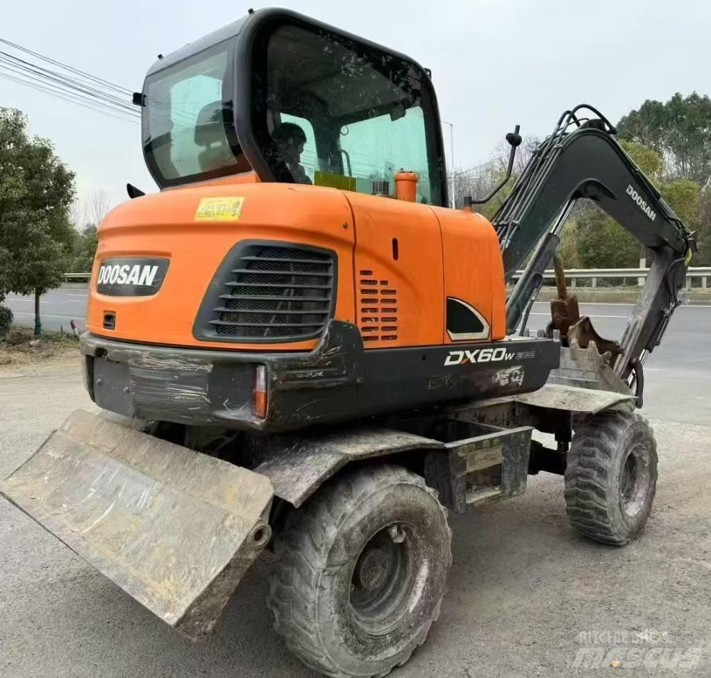 Doosan DX 60 Ratiniai ekskavatoriai