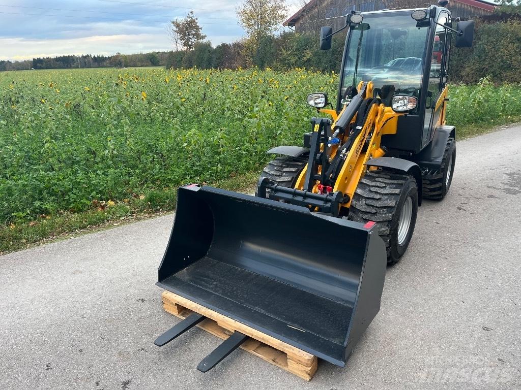Schäffer 2445S Krautuvai su šoniniu pasukimu
