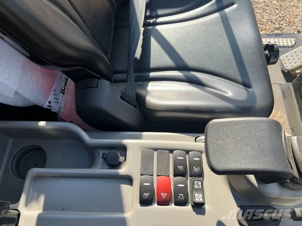 JCB 403 Plus Mini krautuvai