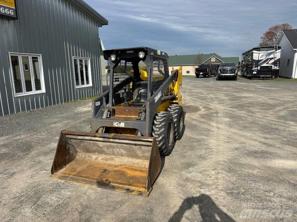 Thomas T137 Krautuvai su šoniniu pasukimu