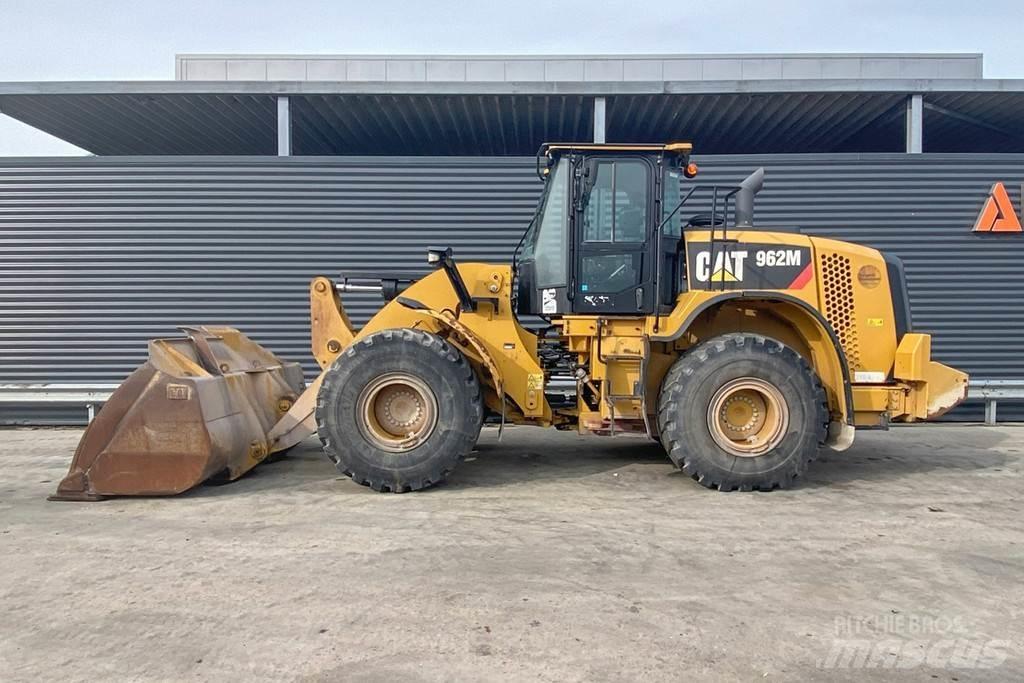 CAT 962M Naudoti ratiniai krautuvai