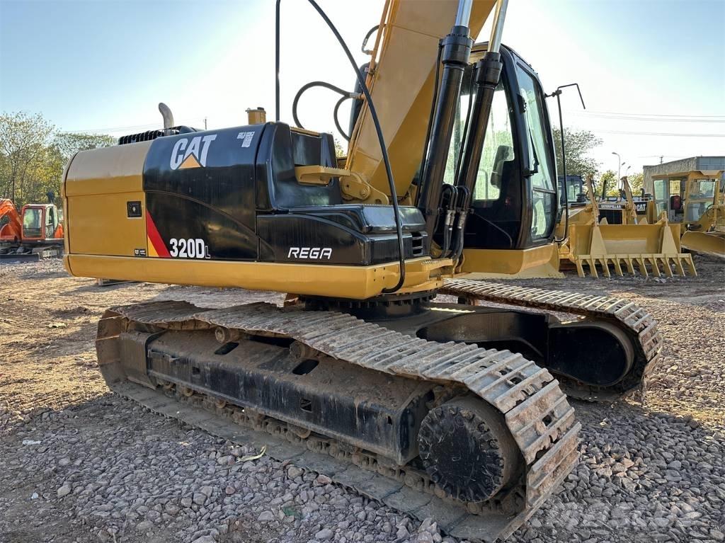 CAT 320 D L Vikšriniai ekskavatoriai