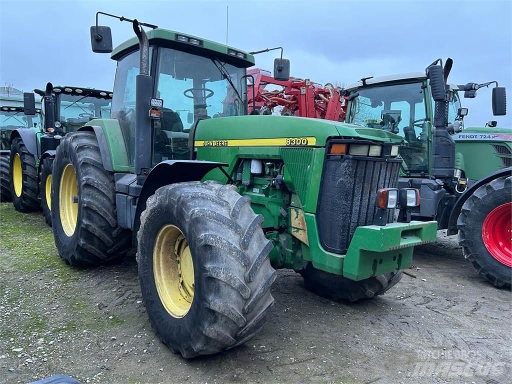 John Deere 8100 Traktoriai