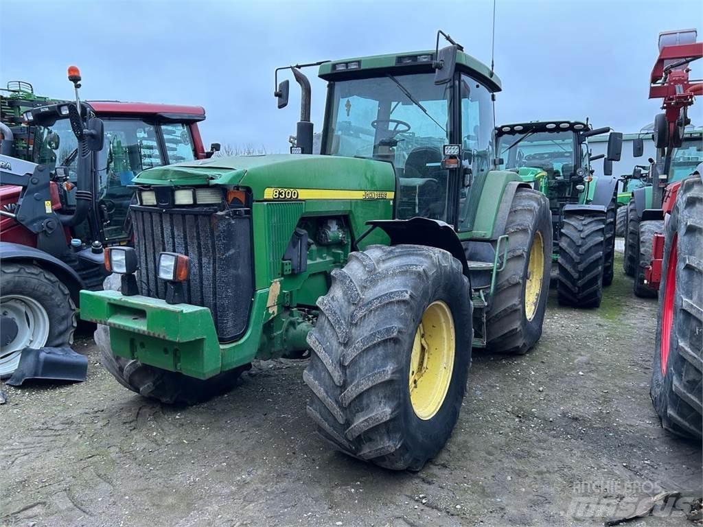 John Deere 8100 Traktoriai