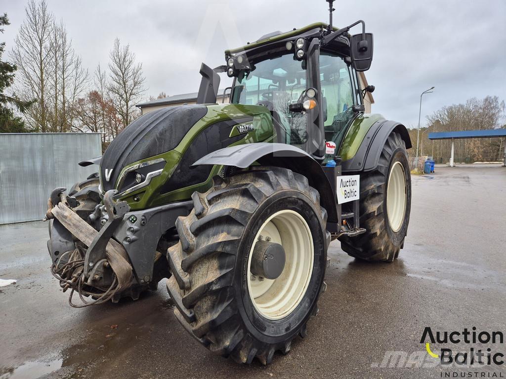 Valtra T235 Traktoriai
