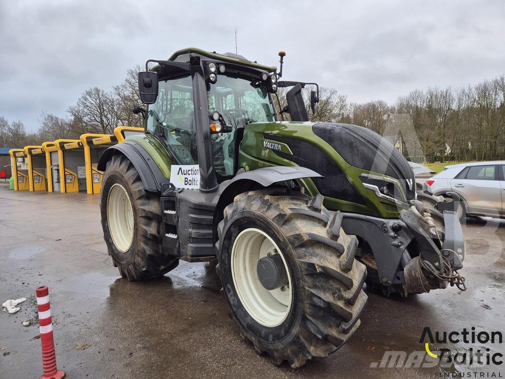 Valtra T235 Traktoriai