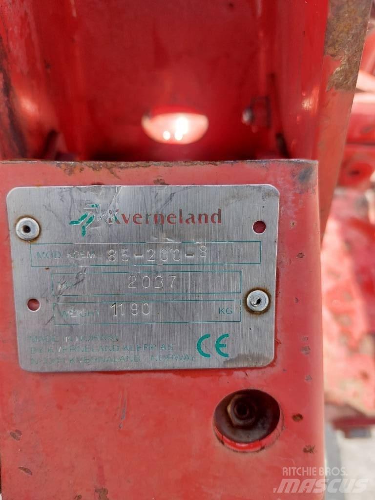 Kverneland EM 85 4 Apverčiamieji plūgai