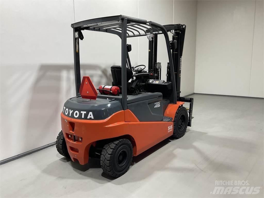 Toyota 8FBMT45 Elektriniai šakiniai krautuvai