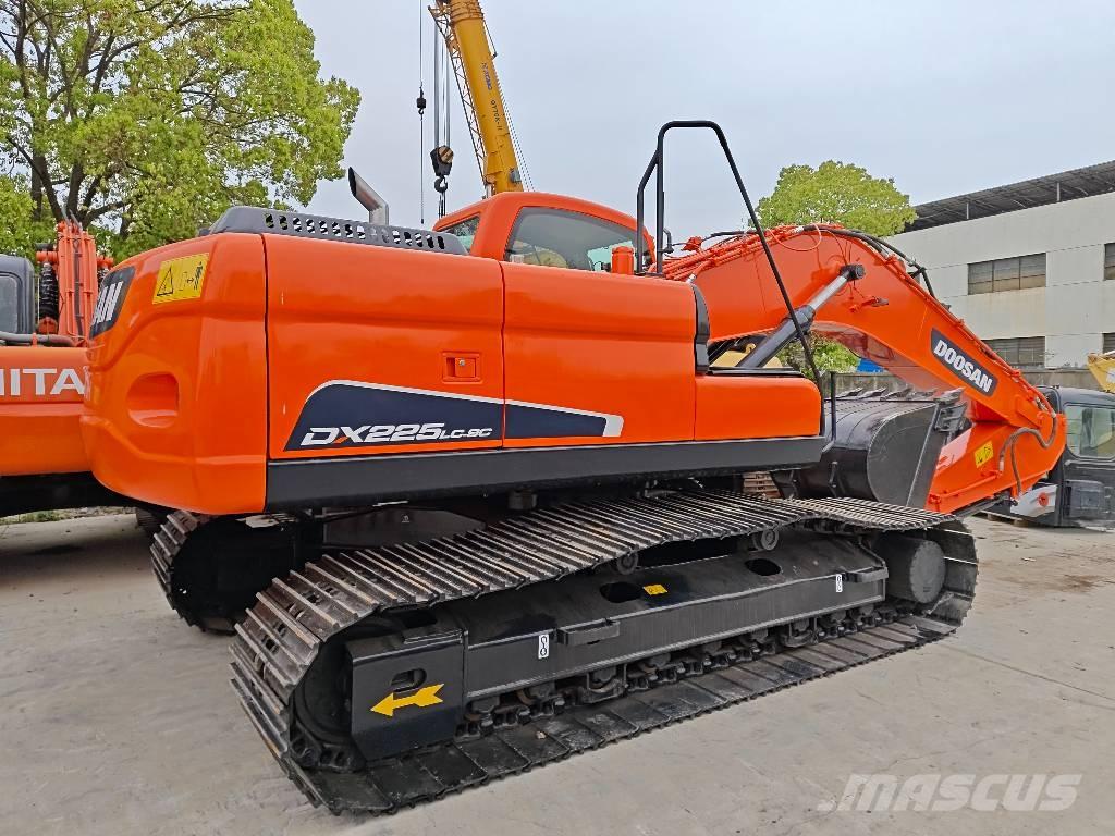 Doosan DX 225 LC Vikšriniai ekskavatoriai
