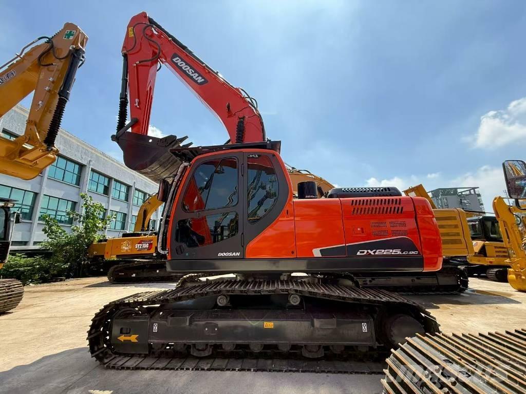 Doosan DX 225 Vikšriniai ekskavatoriai