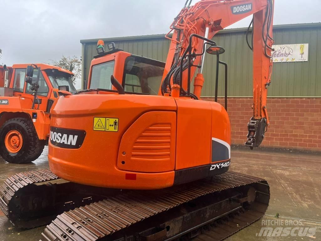  2015 DX140LCR-3 Vikšriniai ekskavatoriai
