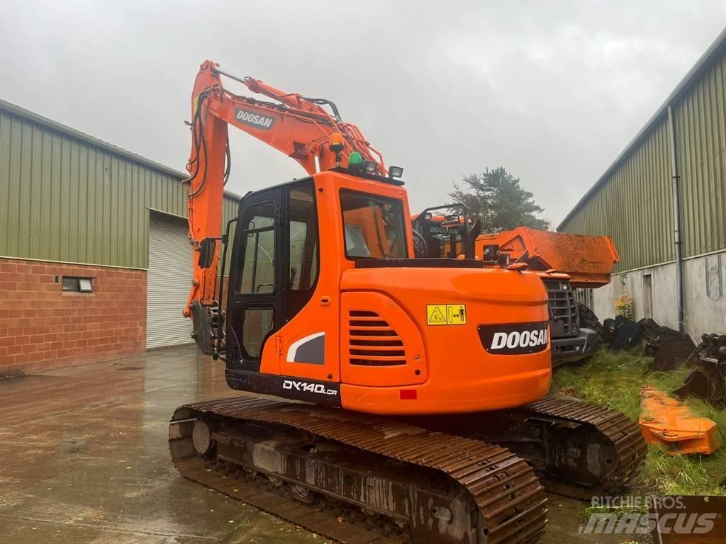  2015 DX140LCR-3 Vikšriniai ekskavatoriai