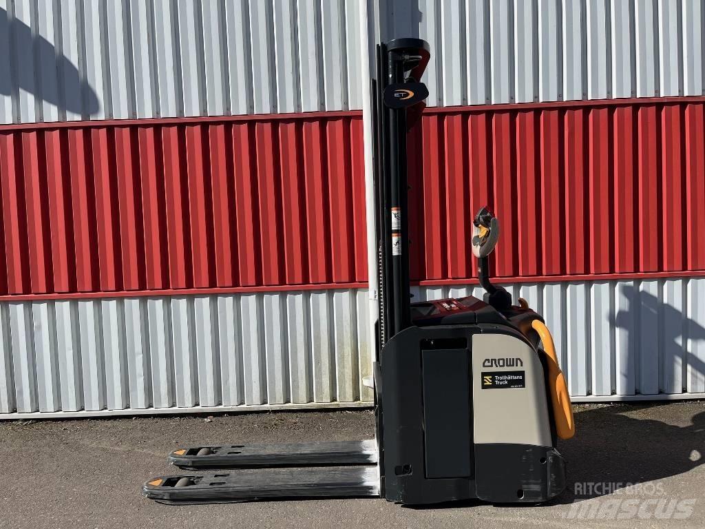 Crown ETi40001,2 Rankiniai vėžimėliai