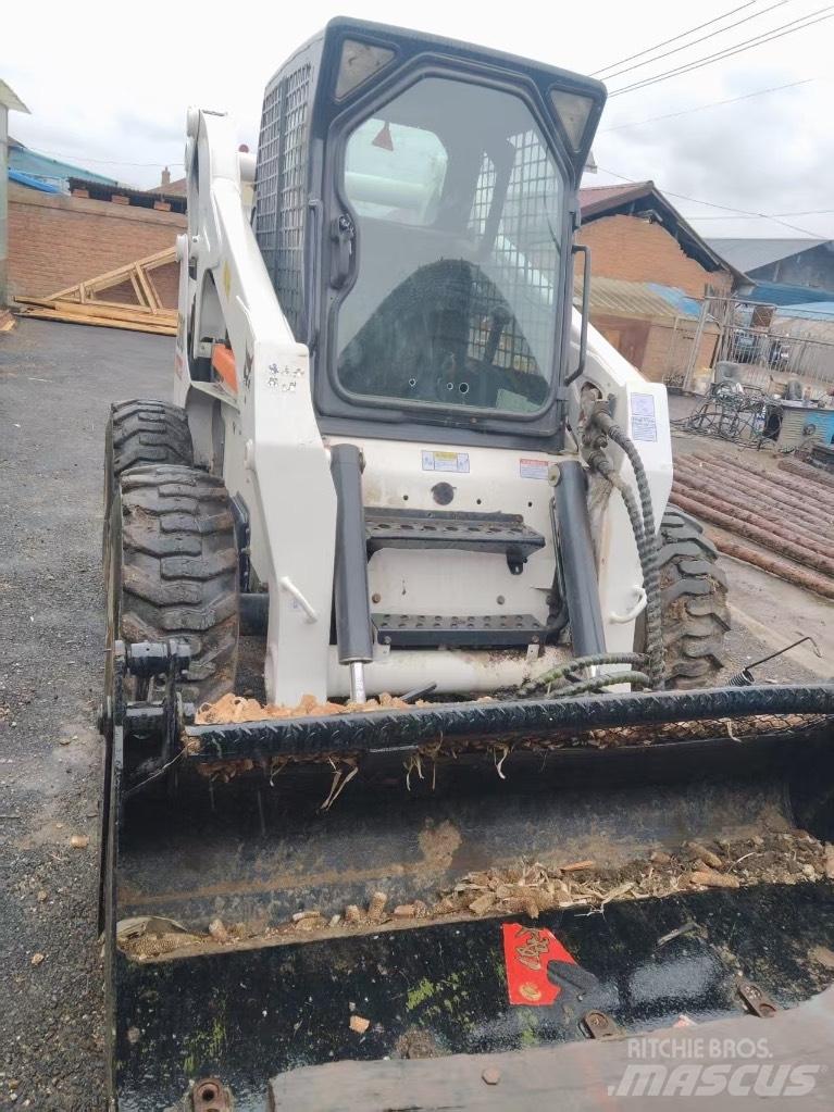 Bobcat S 300 Krautuvai su šoniniu pasukimu