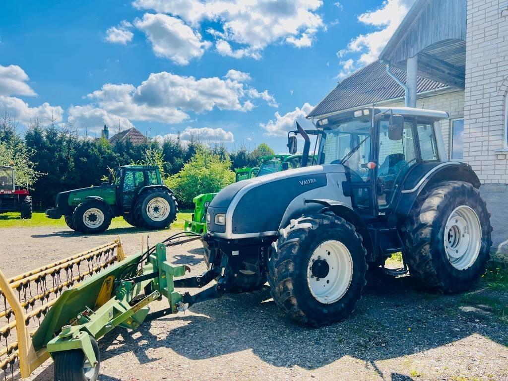 Valtra T 121 Traktoriai