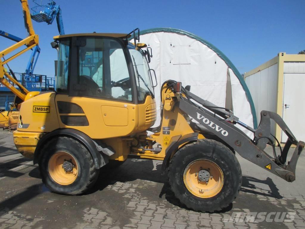 Volvo L 25 F Naudoti ratiniai krautuvai