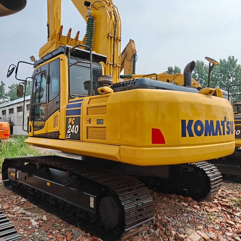 Komatsu 240-8 Vikšriniai ekskavatoriai
