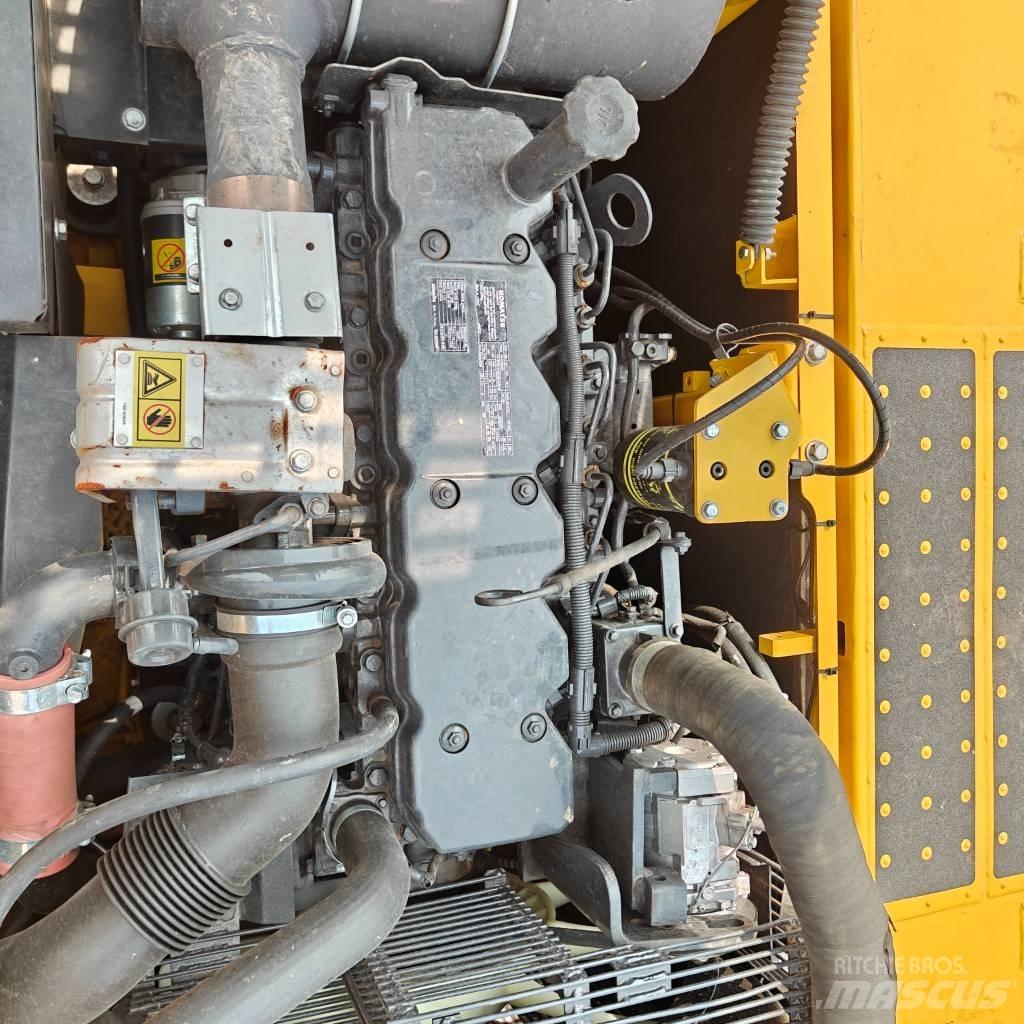 Komatsu 240-8 Vikšriniai ekskavatoriai