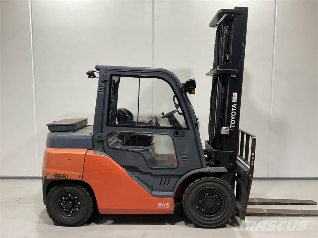 Toyota 40-8FD40N Dyzeliniai krautuvai