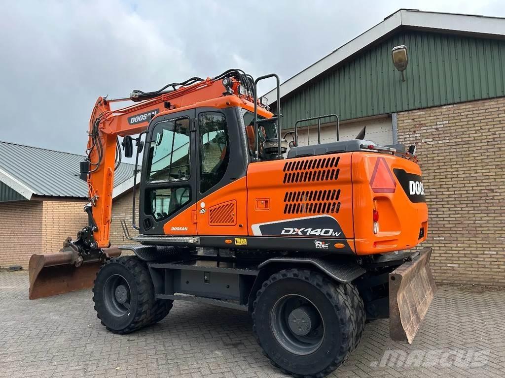 Doosan DX140W-5 Ratiniai ekskavatoriai