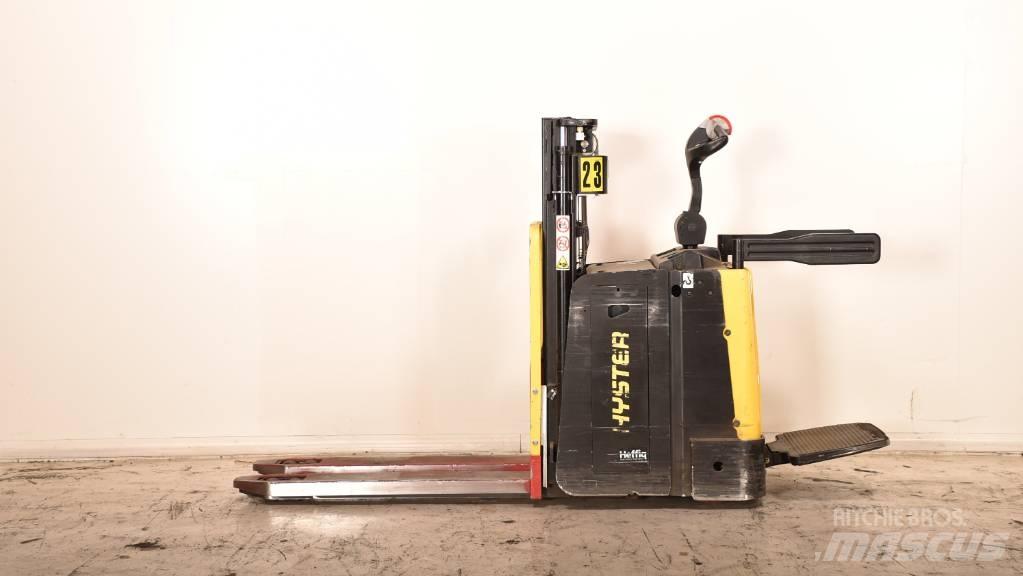Hyster P2.0SD Žemų aukščių keltuvai su platforma