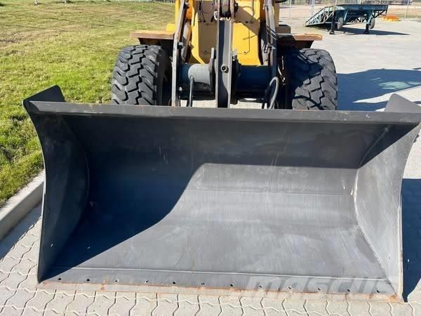 Volvo L 30 B Naudoti ratiniai krautuvai
