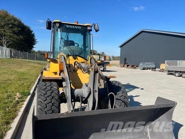 Volvo L 30 B Naudoti ratiniai krautuvai