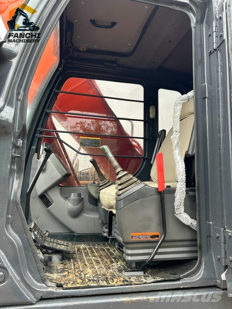 Hitachi 210LC Vikšriniai ekskavatoriai