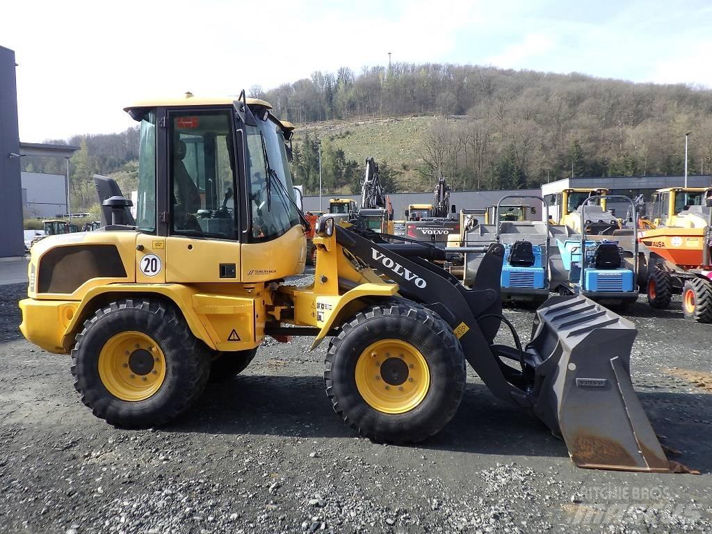 Volvo L 35 G Naudoti ratiniai krautuvai