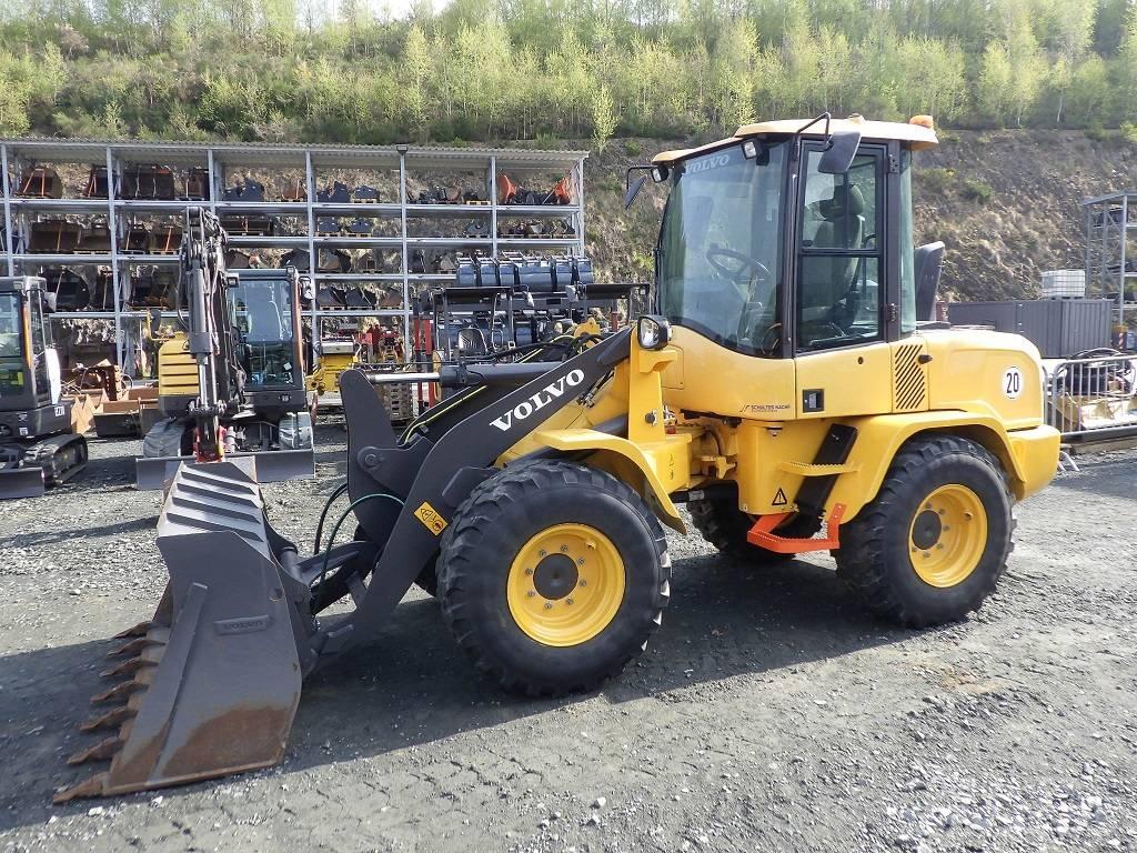 Volvo L 35 G Naudoti ratiniai krautuvai