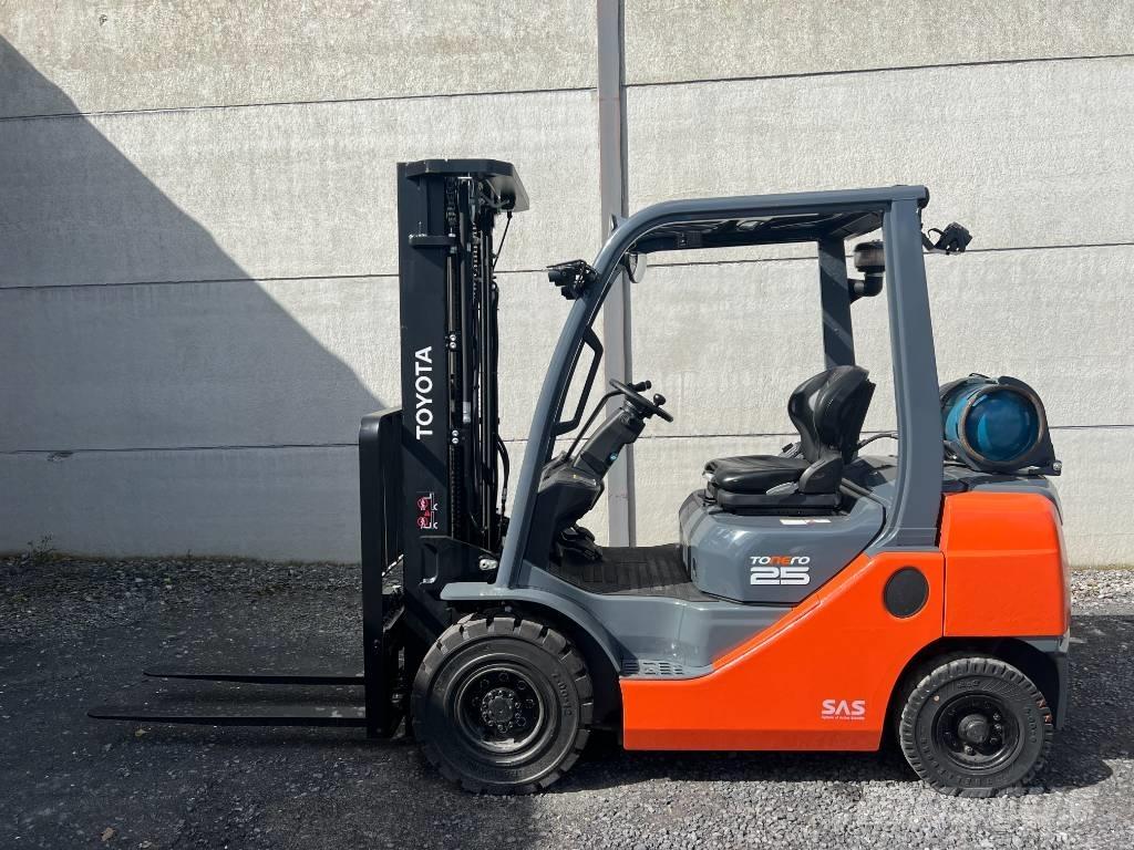 Toyota 02-8 FGF 25 LPG (dujiniai) krautuvai