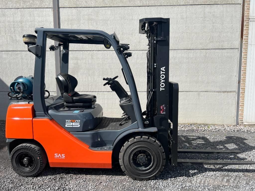 Toyota 02-8 FGF 25 LPG (dujiniai) krautuvai