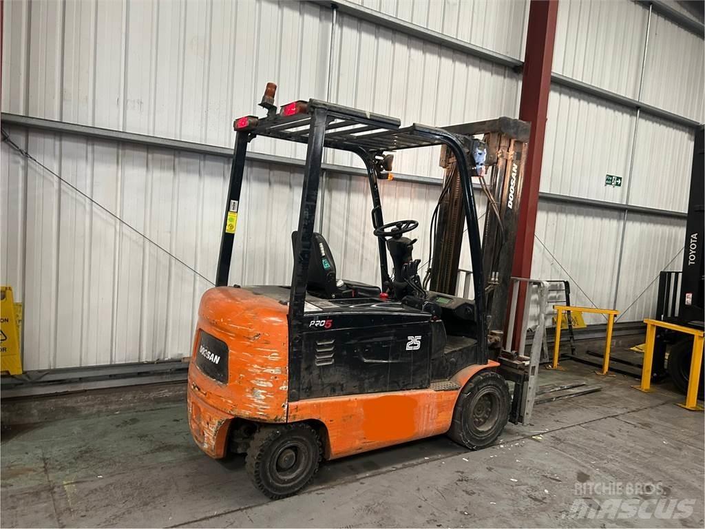 Doosan B25X-5 Elektriniai šakiniai krautuvai