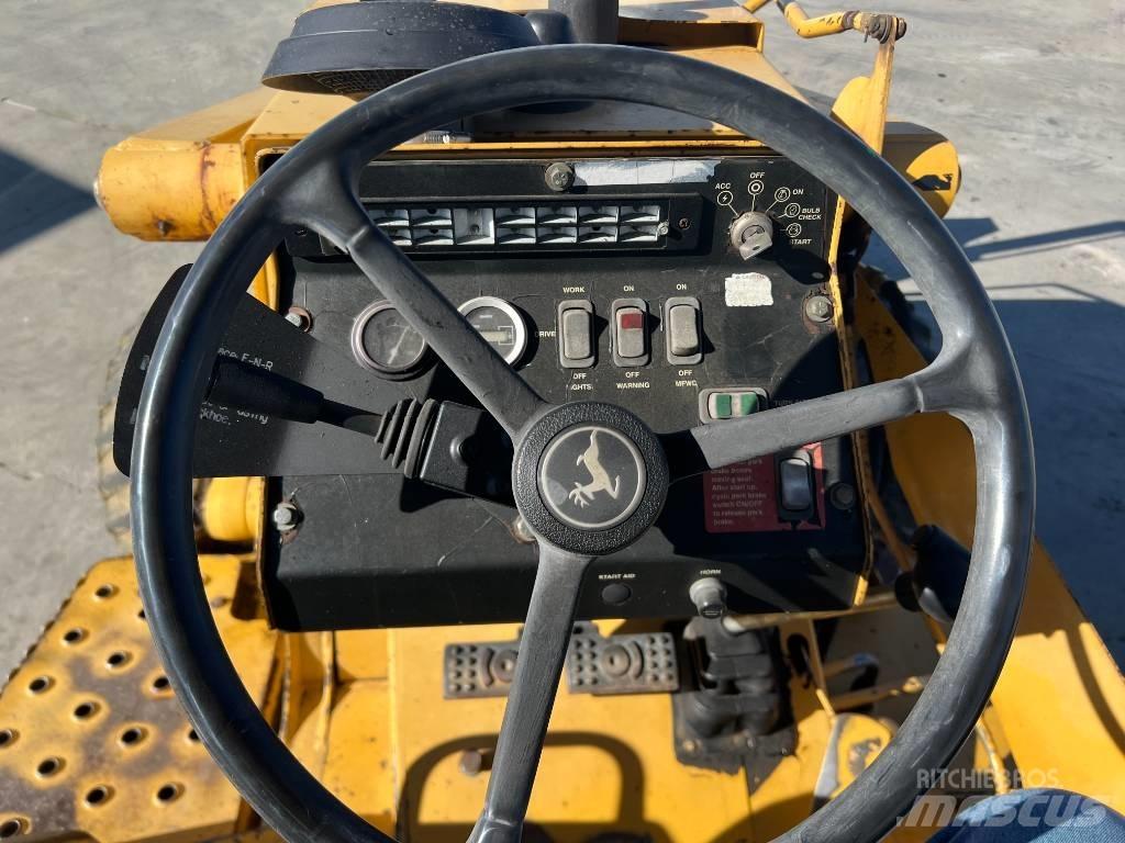 John Deere 210 LE Frontaliniai krautuvai ir ekskavatoriai