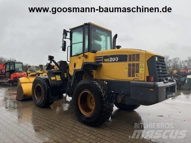 Komatsu WA 200 Naudoti ratiniai krautuvai